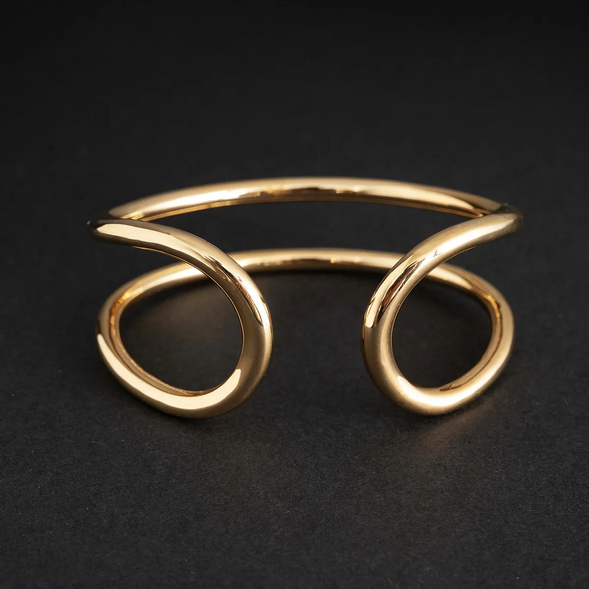 Loop Bangle（ループ バングル） 写真1